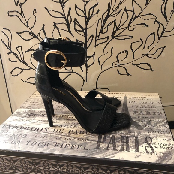 Express high heels - Picture 5 of 8